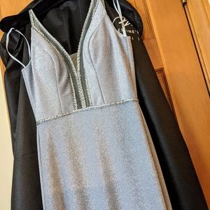 Madison James Size 2 Formal Dress Style 20-303